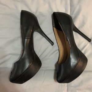 Steve Madden luxe black platform peek toe shoes